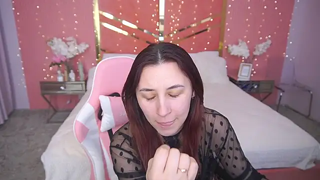 Snapshot of RoxieRay chatting on 3, 3, 2026 RoxieRay online show from 3, 3, 2026