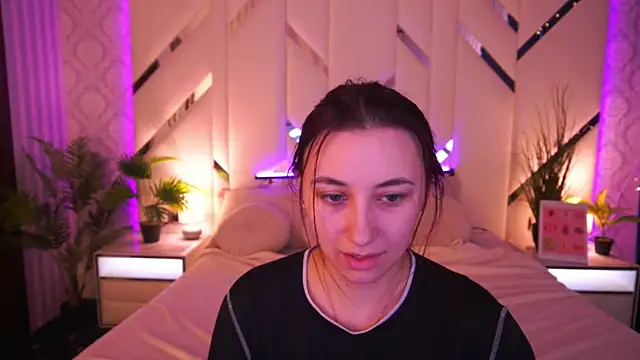 Snapshot of RoxieRay chatting on 6, 3, 2026 RoxieRay online show from 6, 3, 2026