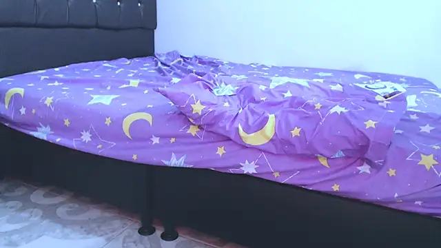 Snapshot of NoaLeon21 chatting on 18, 12, 2025 NoaLeon21 online show from 18, 12, 2025