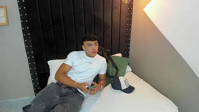 Snapshot of Bryan_robayo5 chatting on 30, 11, 2025 Bryan robayo5 online show from 30, 11, 2025