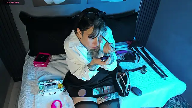 nora temptress online show from 5, 3, 2026