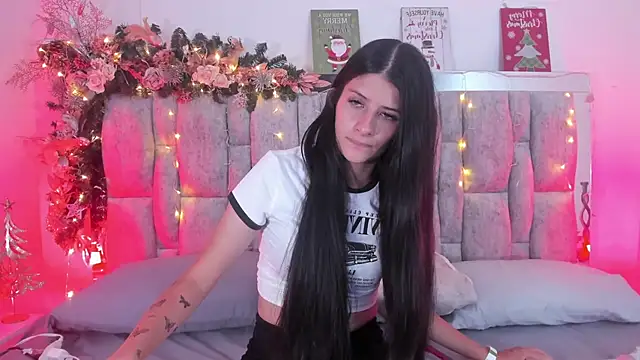 Snapshot of ZafiraNavarro chatting on 18, 12, 2025 ZafiraNavarro online show from 18, 12, 2025