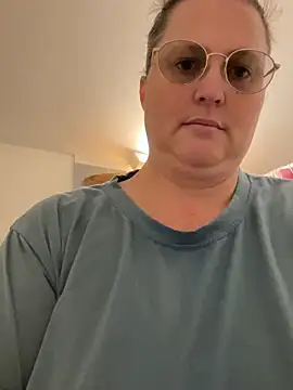 bea french curvy online show from 1, 2, 2026