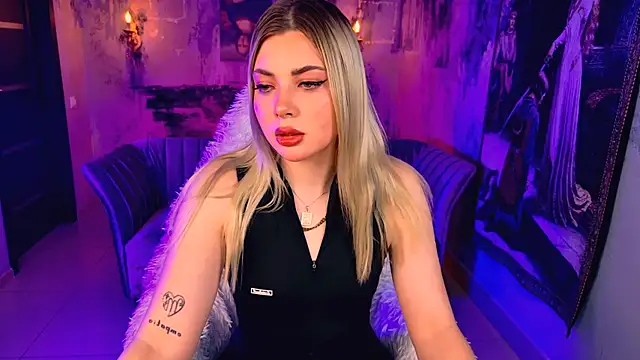 HyileyClark online show from 27, 7, 2026