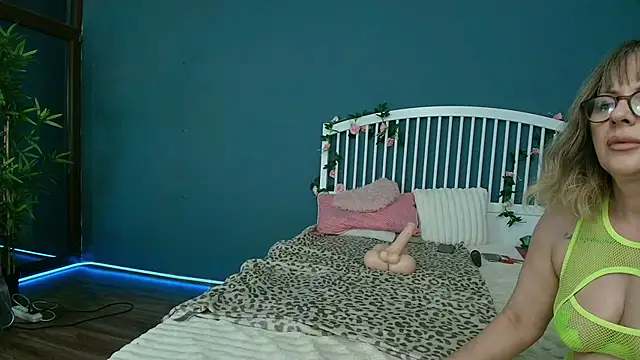 Cougar Milff online show from 30, 6, 2026
