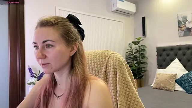 Snapshot of SofiAngela chatting on 5, 12, 2025 SofiAngela online show from 5, 12, 2025