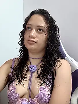 Snapshot of Alana_444 chatting on 12, 5, 2026 Alana 444 online show from 12, 5, 2026