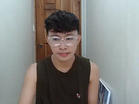 Snapshot of asiantwink0000 chatting on 19, 12, 2025 asiantwink0000 online show from 19, 12, 2025