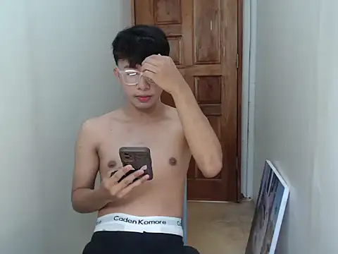 Snapshot of asiantwink0000 chatting on 20, 12, 2025 asiantwink0000 online show from 20, 12, 2025