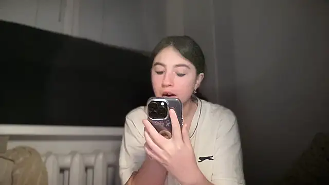 Snapshot of Aphr0ditee chatting on 8, 3, 2026 Aphr0ditee online show from 8, 3, 2026