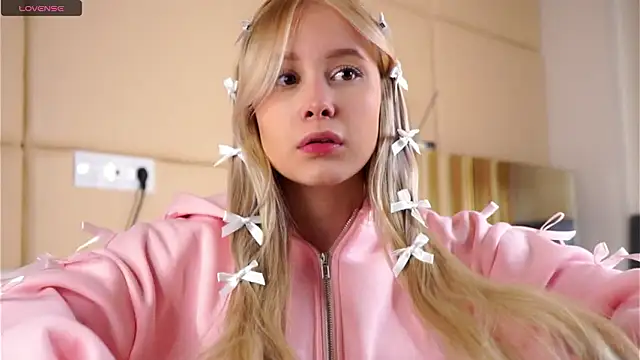 Snapshot of AunclreaVache chatting on 27, 2, 2026 AunclreaVache online show from 27, 2, 2026