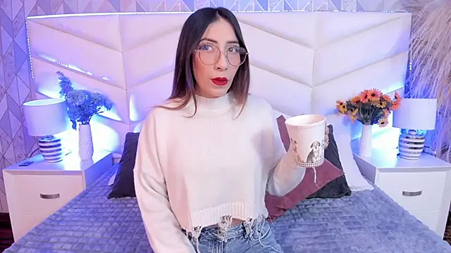 Lizzi Hotman  online show from 15, 1, 2026