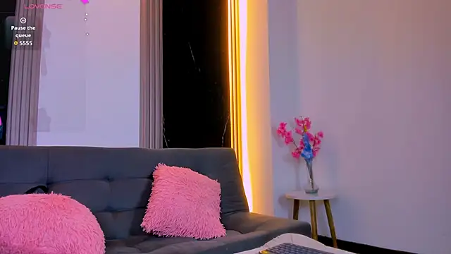 Caroline foster1 online show from 4, 5, 2026