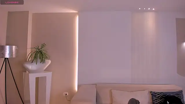 Snapshot of LisaFlowers_ chatting on 18, 12, 2025 LisaFlowers online show from 18, 12, 2025