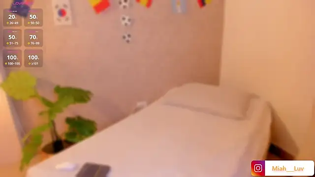 Snapshot of miah_luv chatting on 15, 6, 2026 miah luv online show from 15, 6, 2026