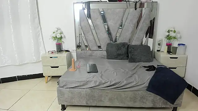 Snapshot of ZoeJhonsom chatting on 5, 2, 2026 ZoeJhonsom online show from 5, 2, 2026