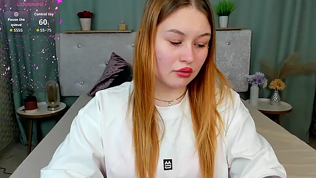 Snapshot of MilanaXHoney chatting on 28, 2, 2026 MilanaXHoney online show from 28, 2, 2026