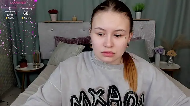 Snapshot of MilanaXHoney chatting on 6, 3, 2026 MilanaXHoney online show from 6, 3, 2026