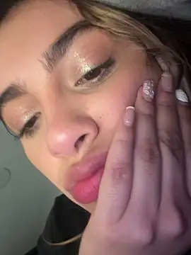 Snapshot of Julieta-8 chatting on 21, 12, 2025 Julieta-8 online show from 21, 12, 2025