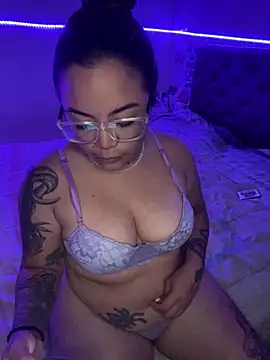 Snapshot of Lindalatina2001 chatting on 5, 2, 2026 Lindalatina2001 online show from 5, 2, 2026