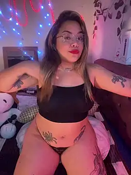 Lindalatina2001 online show from 4, 6, 2026