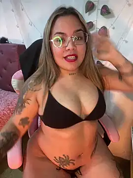 Lindalatina2001 online show from 11, 6, 2026