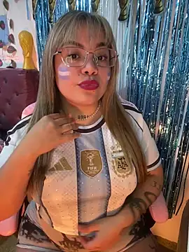 Lindalatina2001 online show from 23, 6, 2026