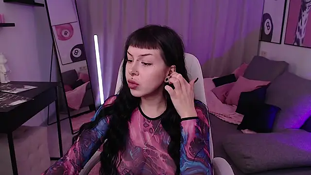 Eliza Bennet online show from 2, 12, 2025