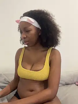 Snapshot of BellaRosex_x chatting on 13, 3, 2026 BellaRosex x online show from 13, 3, 2026