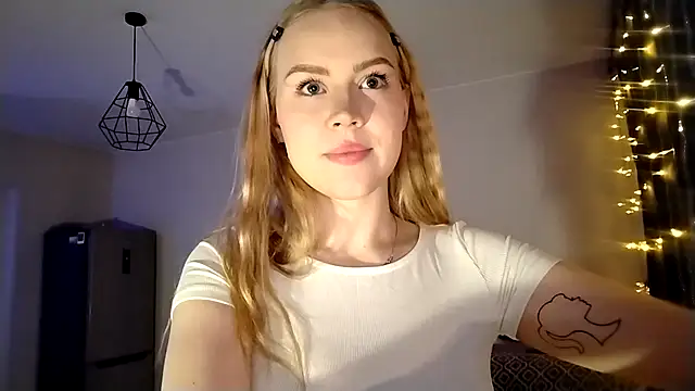 Snapshot of LunaPeony chatting on 5, 3, 2026 LunaPeony online show from 5, 3, 2026