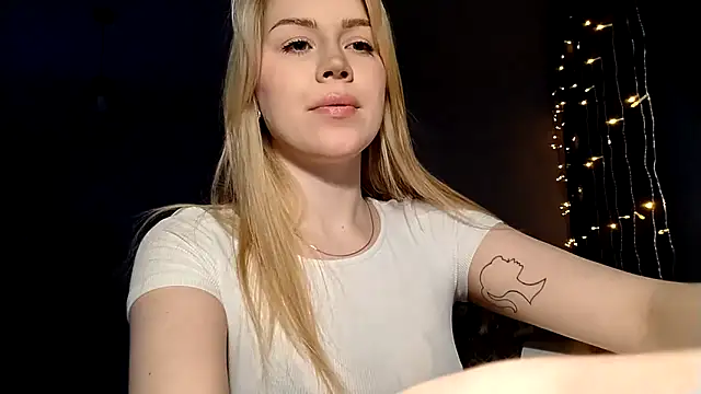 Snapshot of LunaPeony chatting on 11, 3, 2026 LunaPeony online show from 11, 3, 2026