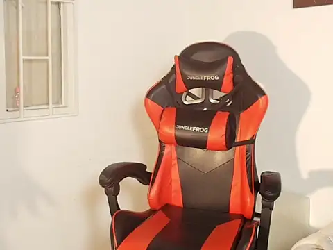 Snapshot of ElenaLauren chatting on 4, 12, 2025 ElenaLauren online show from 4, 12, 2025