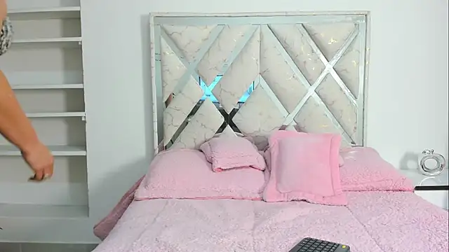 Snapshot of ElenaLauren chatting on 17, 1, 2026 ElenaLauren online show from 17, 1, 2026