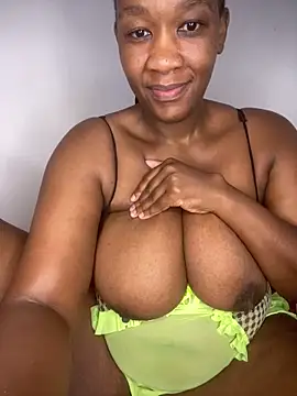 Snapshot of GiantClithpee chatting on 17, 12, 2025 GiantClithpee online show from 17, 12, 2025