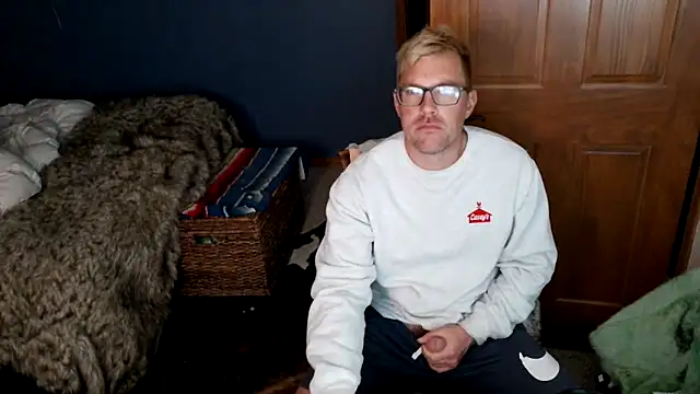 Snapshot of SpunRedneck chatting on 6, 4, 2026 SpunRedneck online show from 6, 4, 2026