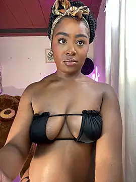 Snapshot of Cynthia_es chatting on 9, 3, 2026 Cynthia es online show from 9, 3, 2026