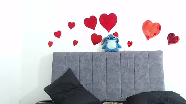 hottie couplee online show from 24, 7, 2026