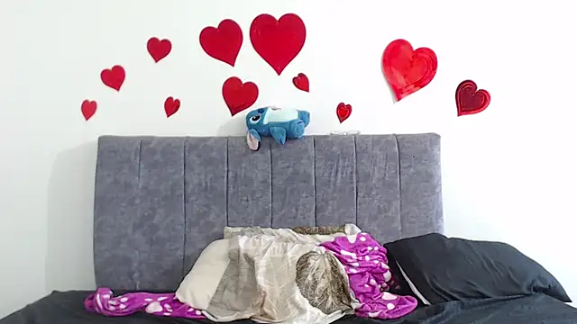 hottie couplee online show from 28, 7, 2026