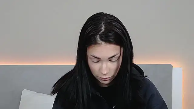 Snapshot of RachaelMils chatting on 7, 3, 2026 RachaelMils online show from 7, 3, 2026