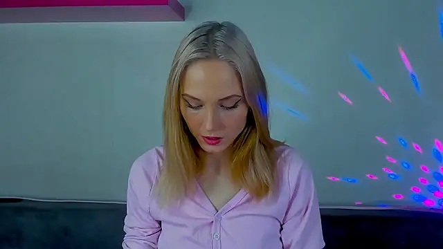 Snapshot of Gina_Gina_love chatting on 21, 12, 2025 Gina Gina love online show from 21, 12, 2025