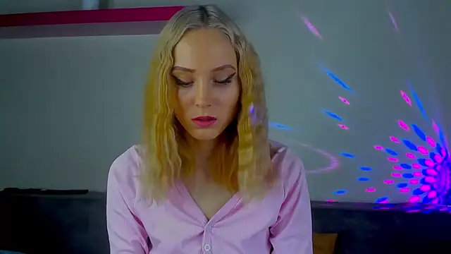 Snapshot of Gina_Gina_love chatting on 22, 12, 2025 Gina Gina love online show from 22, 12, 2025