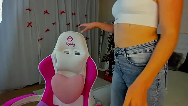 Snapshot of KiraNeeww chatting on 18, 12, 2025 KiraNeeww online show from 18, 12, 2025