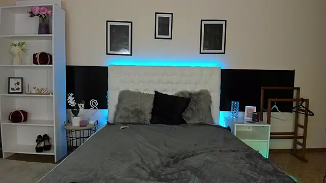 Snapshot of KiraNeeww chatting on 9, 2, 2026 KiraNeeww online show from 9, 2, 2026