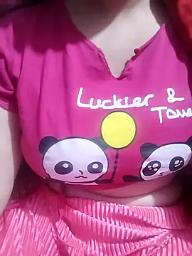 Snapshot of hottyrose69 chatting on 19, 2, 2026 hottyrose69 online show from 19, 2, 2026