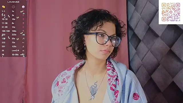 Snapshot of Ameliisun chatting on 19, 12, 2025 Ameliisun online show from 19, 12, 2025