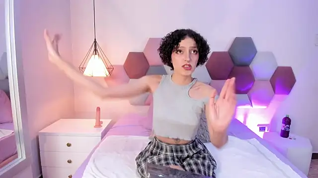 Snapshot of LyraVendrell chatting on 3, 3, 2026 LyraVendrell online show from 3, 3, 2026