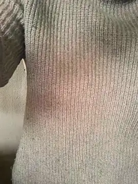 Snapshot of maian_love chatting on 4, 12, 2025 maian love online show from 4, 12, 2025