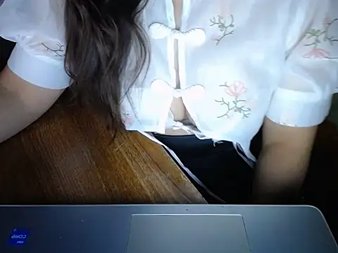 Snapshot of maian_love chatting on 17, 12, 2025 maian love online show from 17, 12, 2025