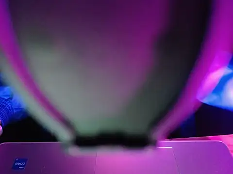 Snapshot of maian_love chatting on 18, 2, 2026 maian love online show from 18, 2, 2026