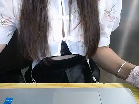 Snapshot of maian_love chatting on 8, 3, 2026 maian love online show from 8, 3, 2026